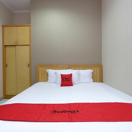 Reddoorz Plus Near Simpang Lima Semarang Esterno foto
