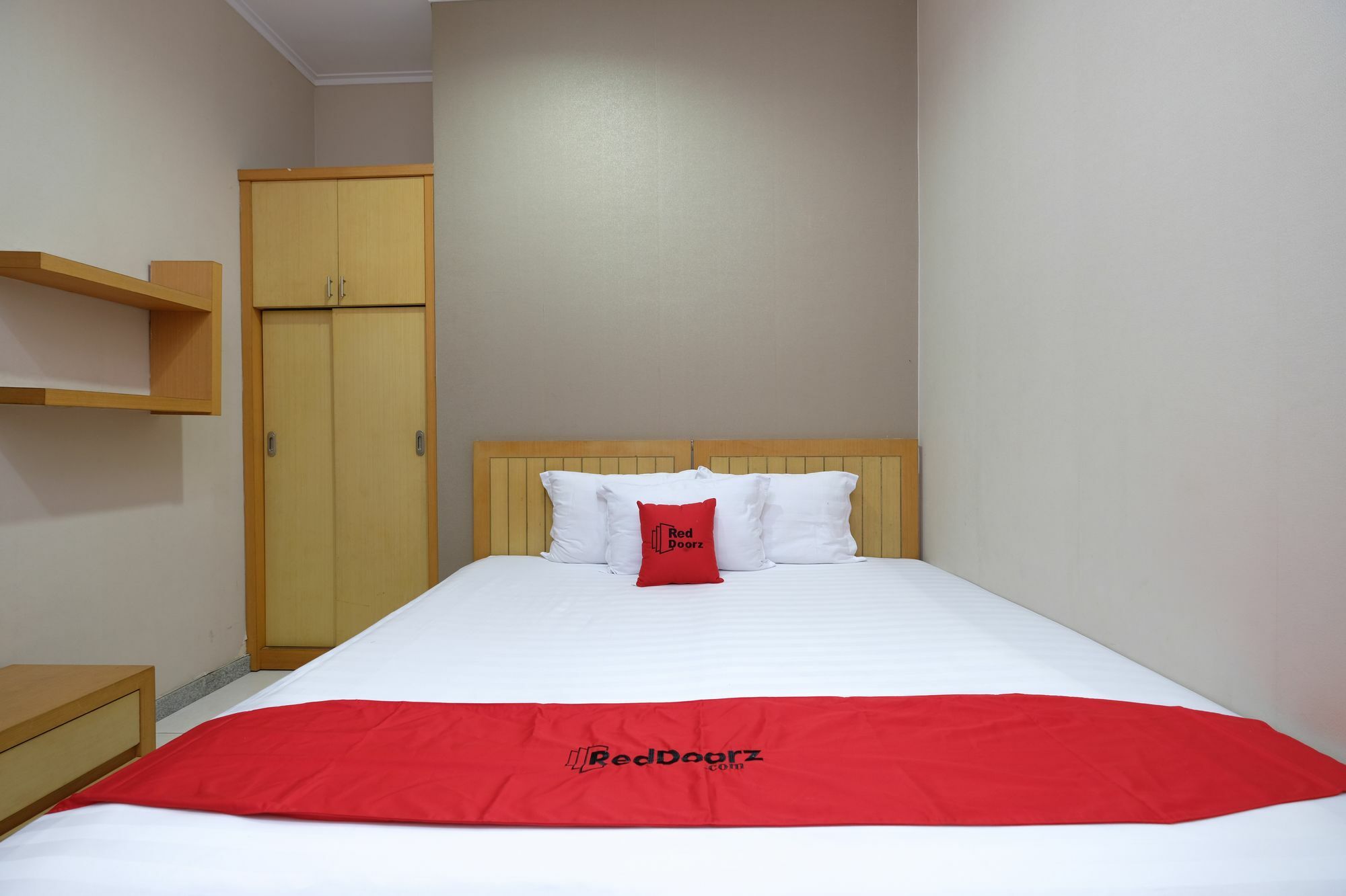 Reddoorz Plus Near Simpang Lima Semarang Esterno foto
