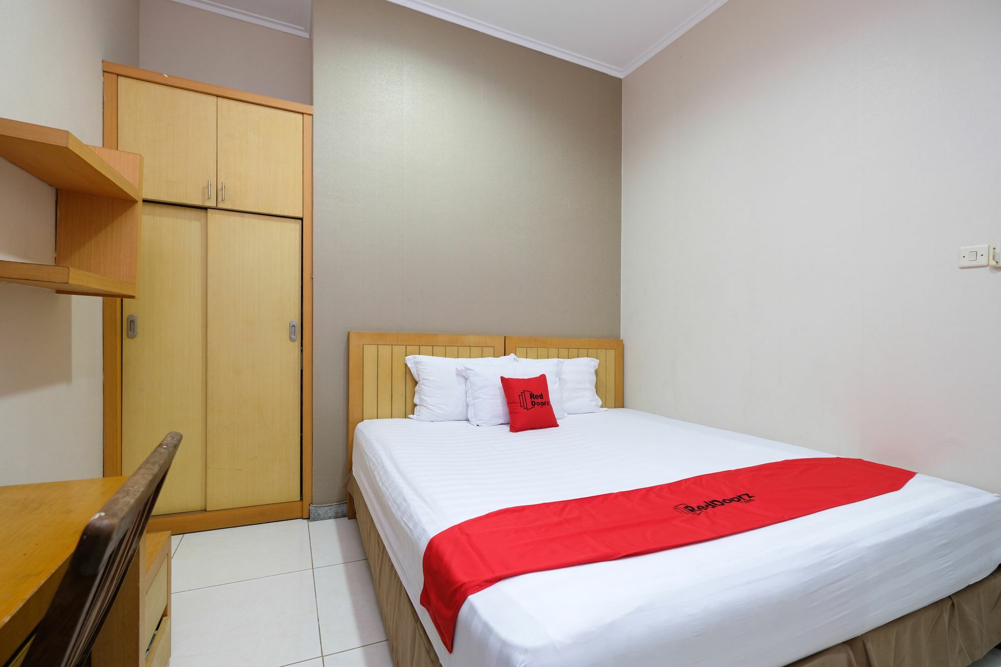 Reddoorz Plus Near Simpang Lima Semarang Esterno foto
