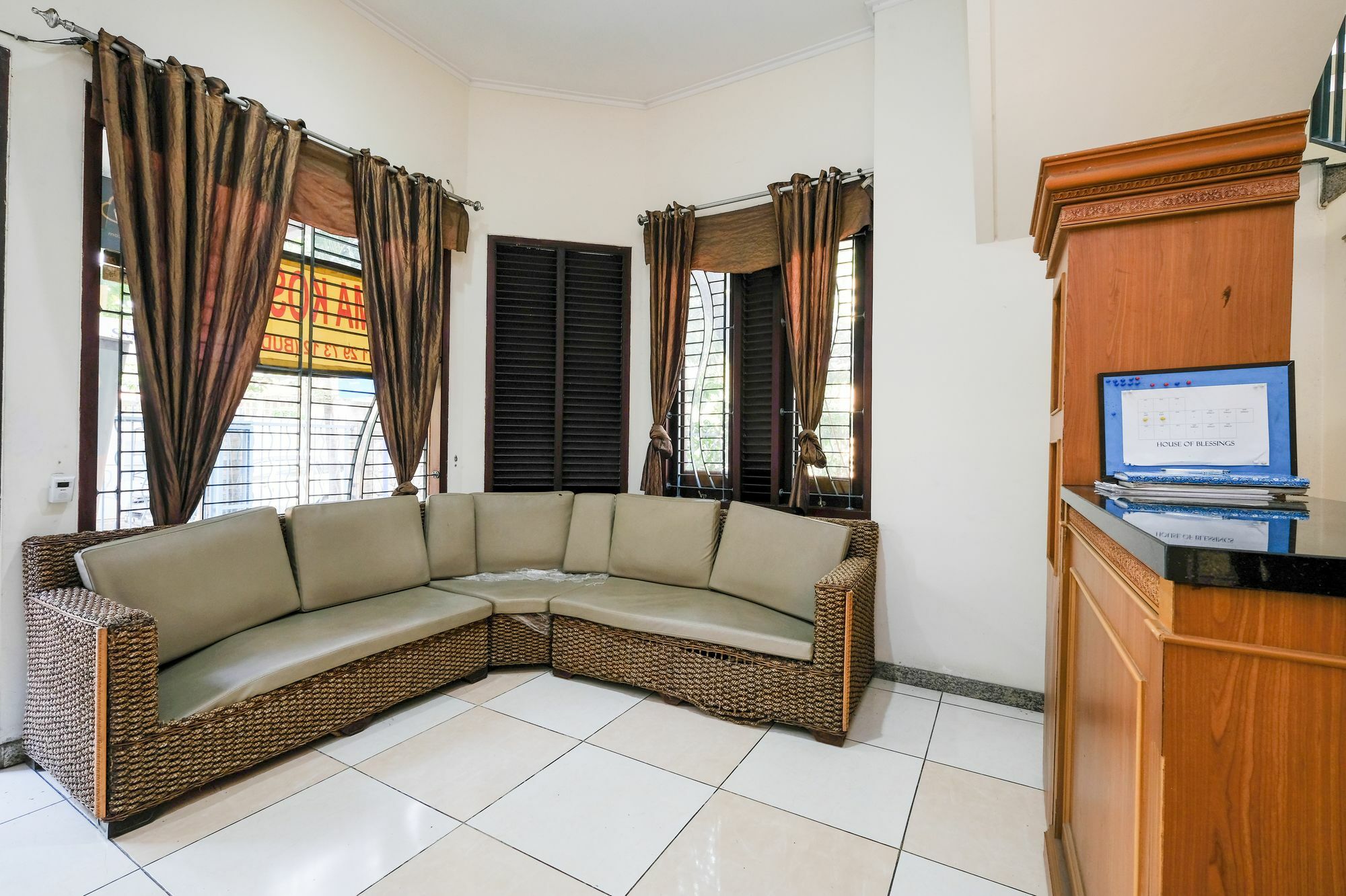 Reddoorz Plus Near Simpang Lima Semarang Esterno foto