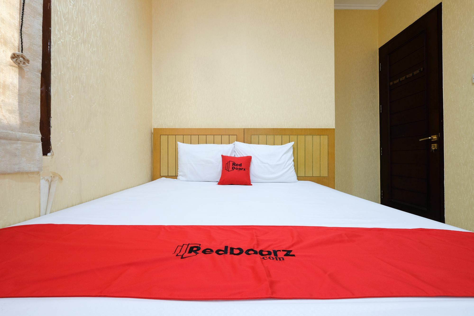 Reddoorz Plus Near Simpang Lima Semarang Esterno foto