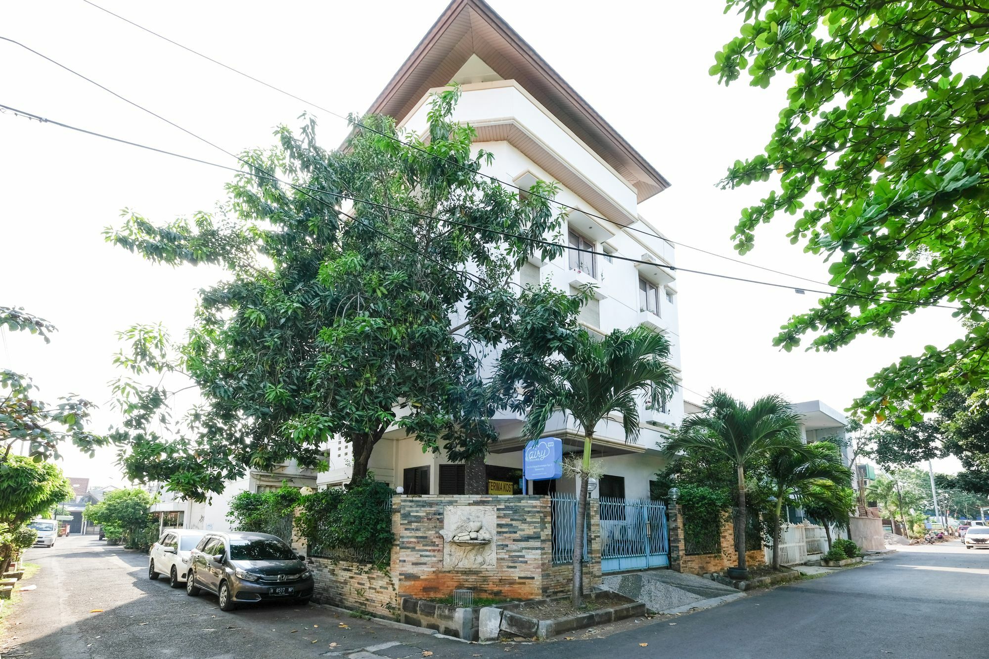 Reddoorz Plus Near Simpang Lima Semarang Esterno foto
