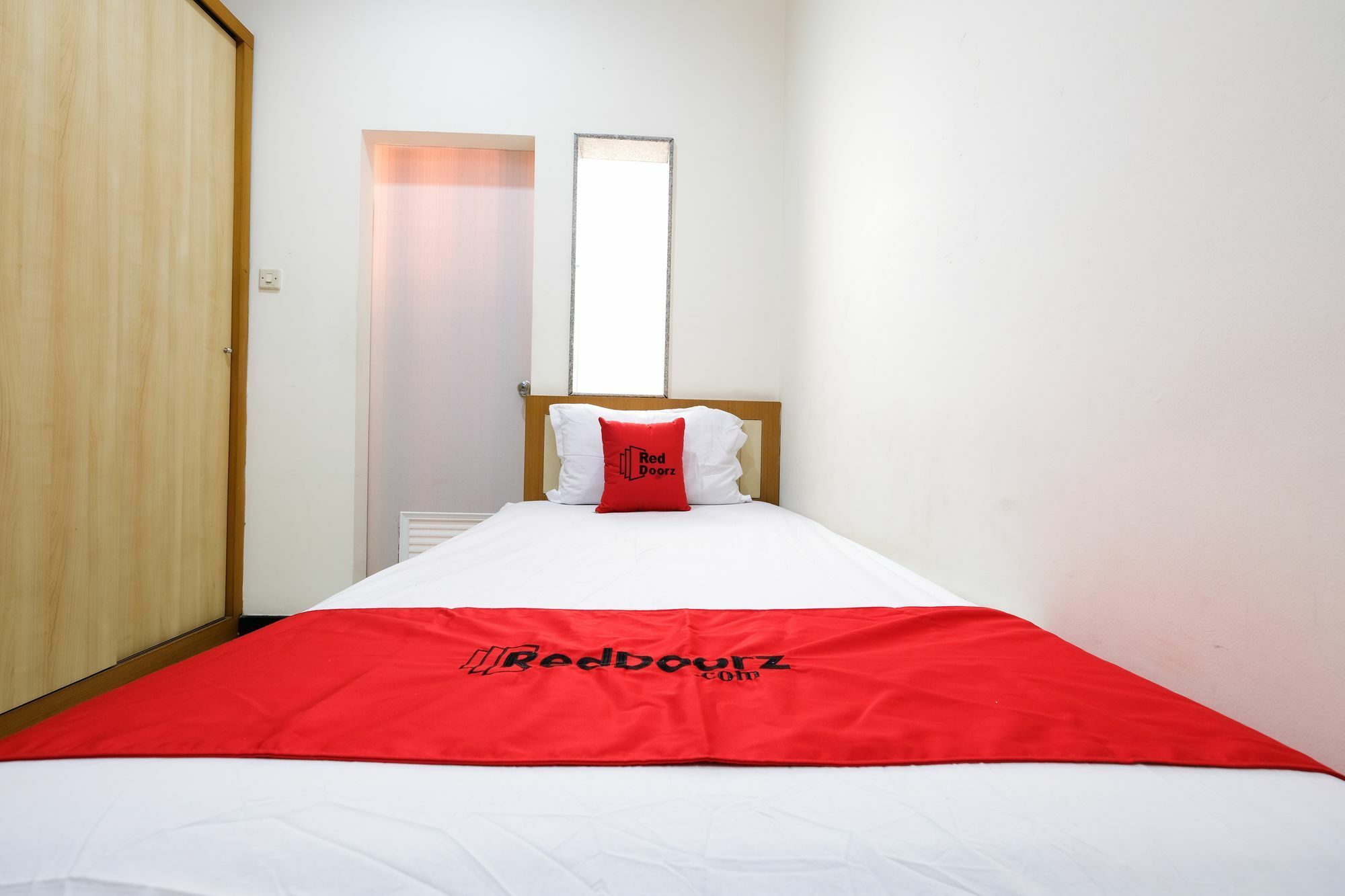 Reddoorz Plus Near Simpang Lima Semarang Esterno foto