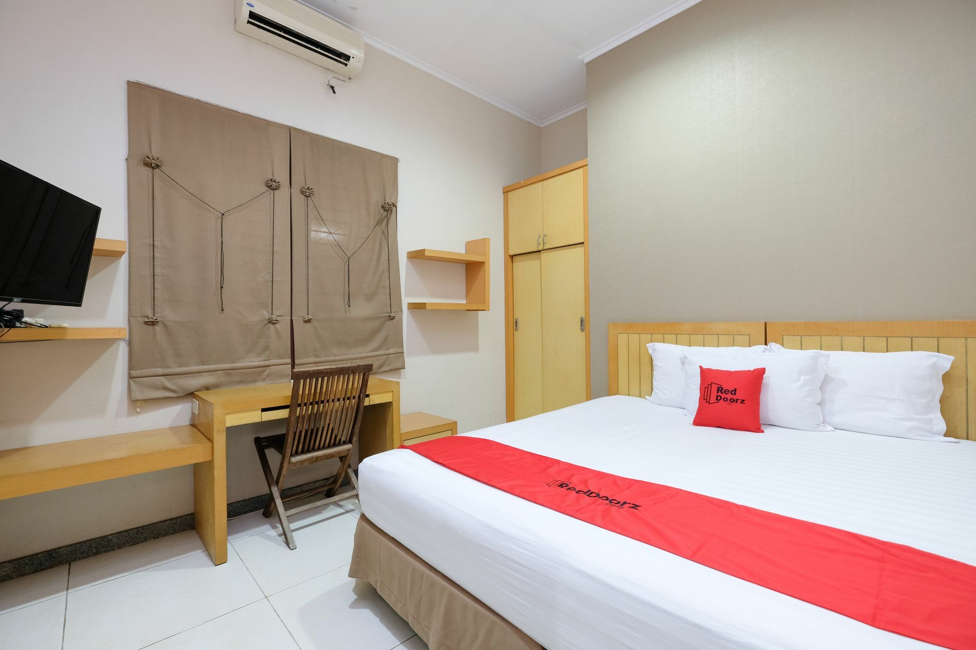 Reddoorz Plus Near Simpang Lima Semarang Esterno foto