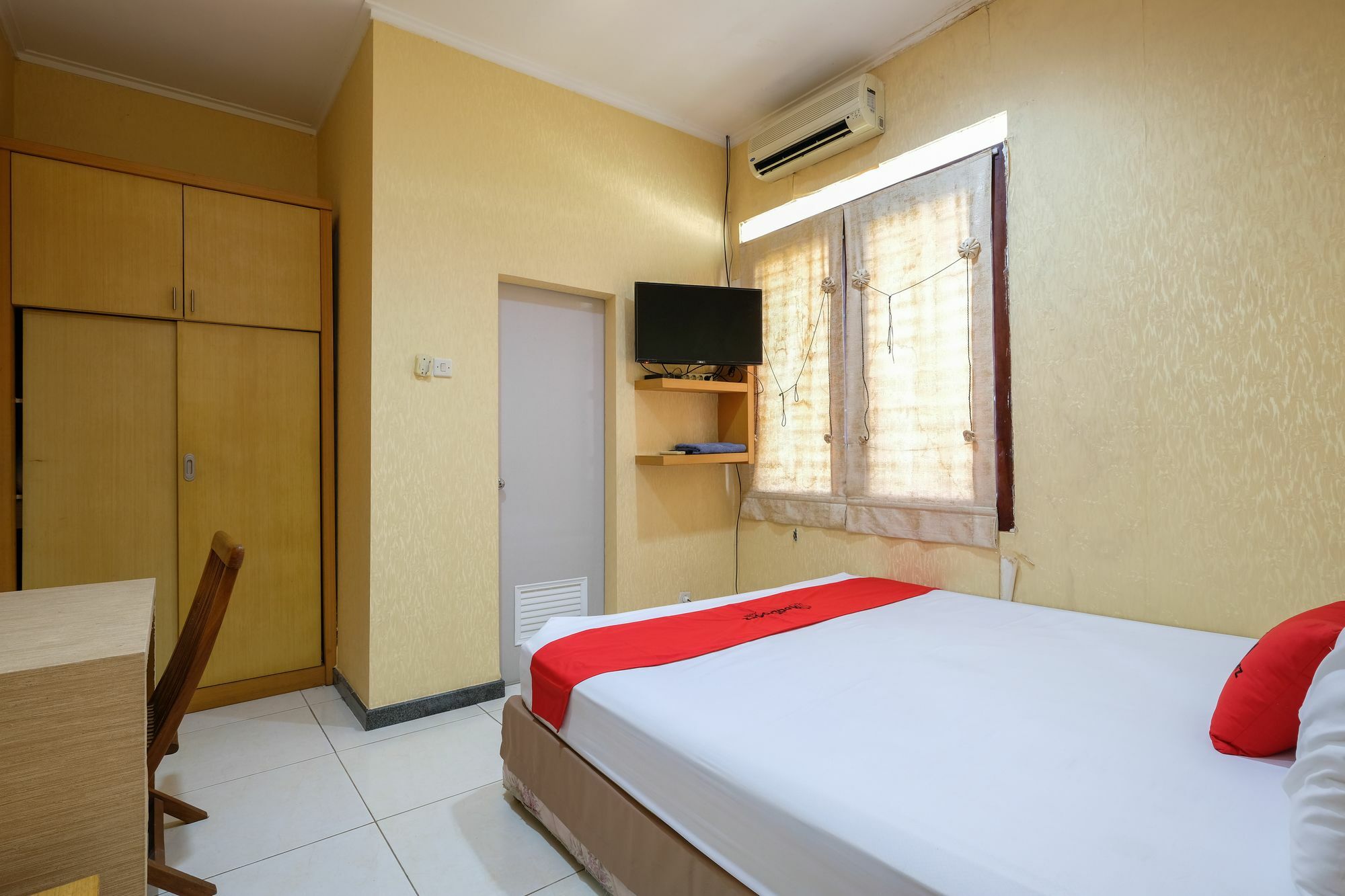 Reddoorz Plus Near Simpang Lima Semarang Esterno foto