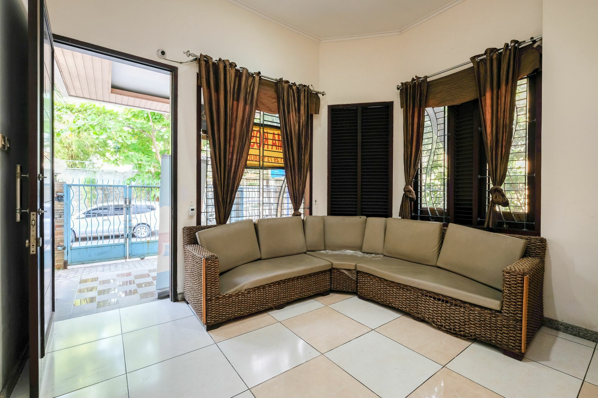 Reddoorz Plus Near Simpang Lima Semarang Esterno foto